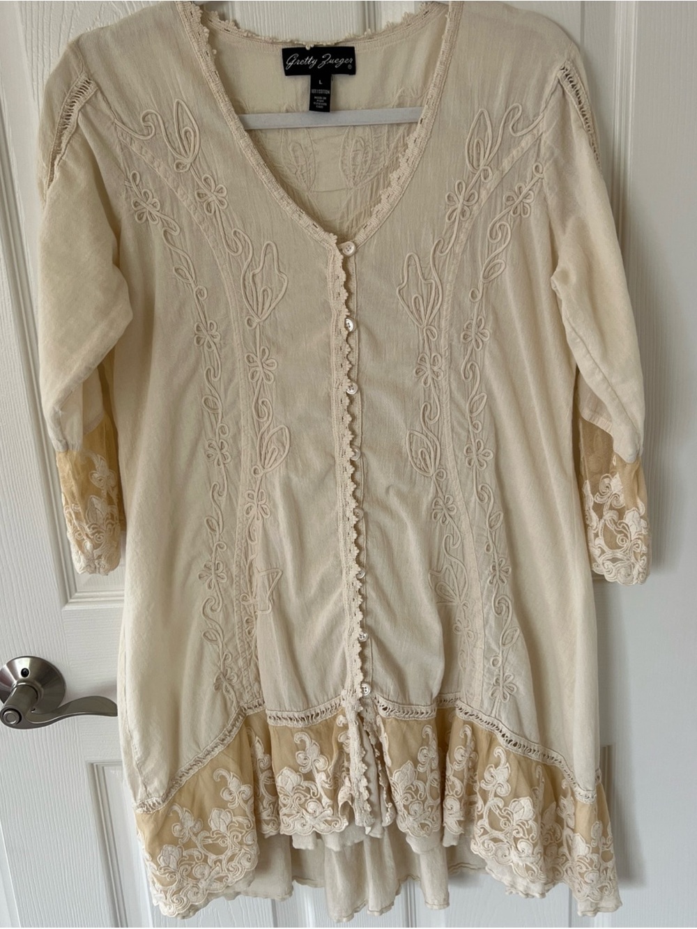 Gently Used Embroidered Cream Women’s Button-Up Top by Gretty Zueger Size Large
